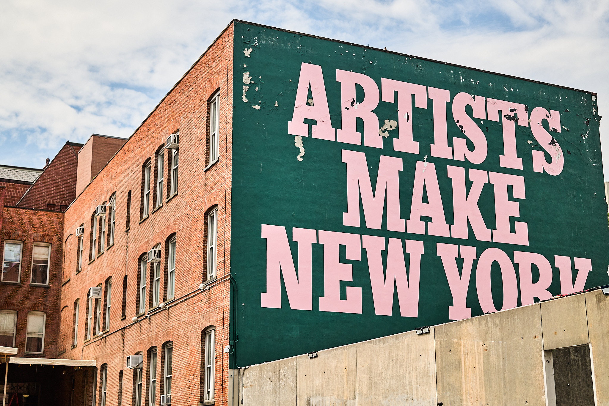 El MoMA PS1 se yergue en Queens como un espacio abierto al arte contempor&aacute;neo.