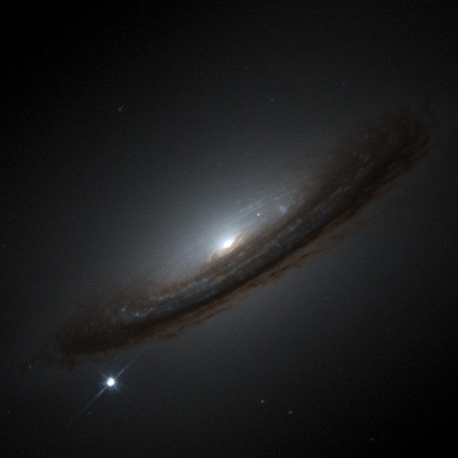 Supernova 1994D and the Unexpected Universe - img.pro